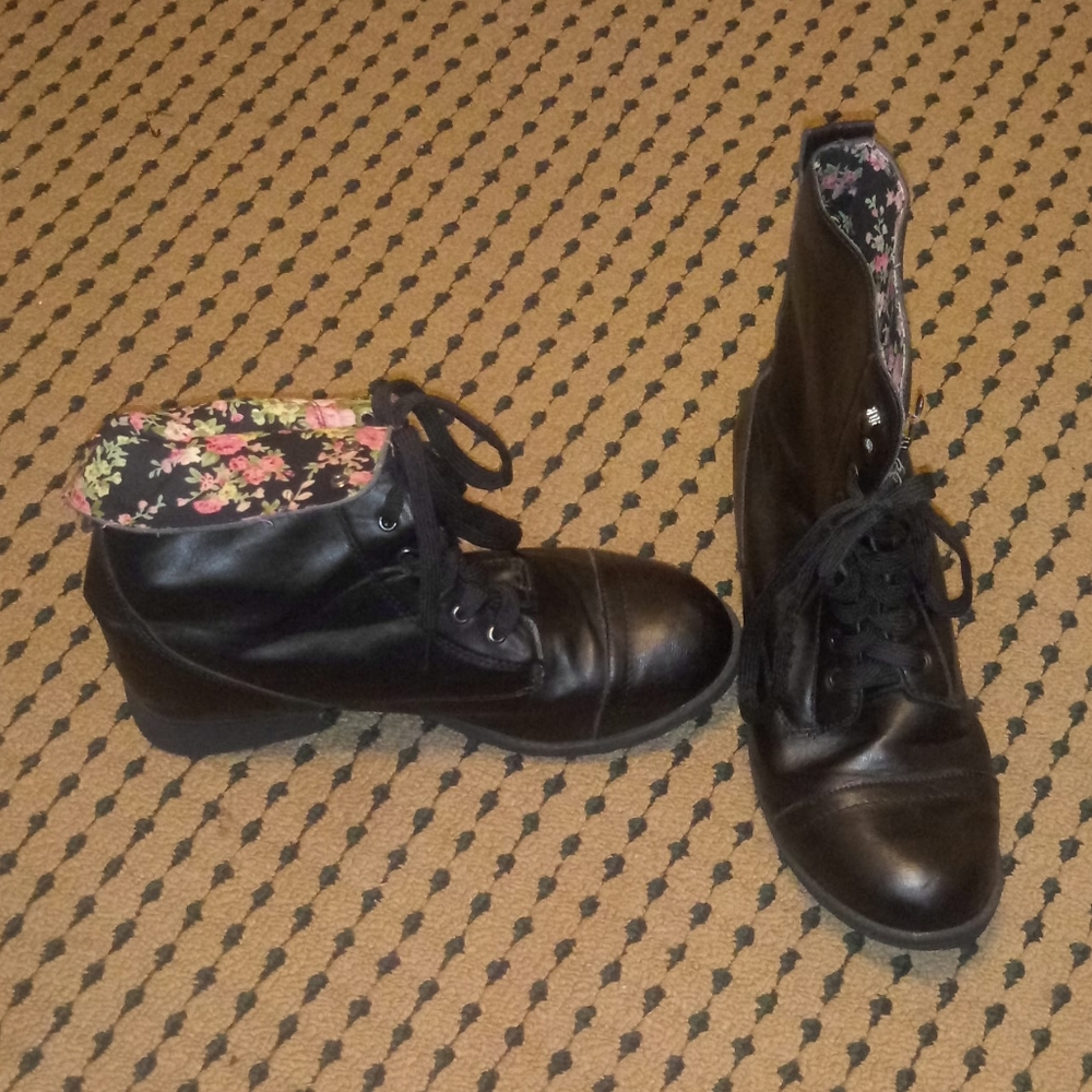 Combat boots